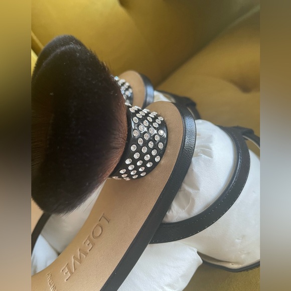 Loewe brush scandal 45 - Picture 4 of 11